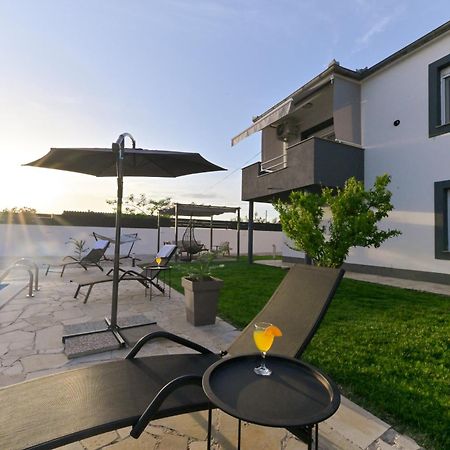 Apartment Amelie - With Pool And Sauna! Galovac  Exterior foto