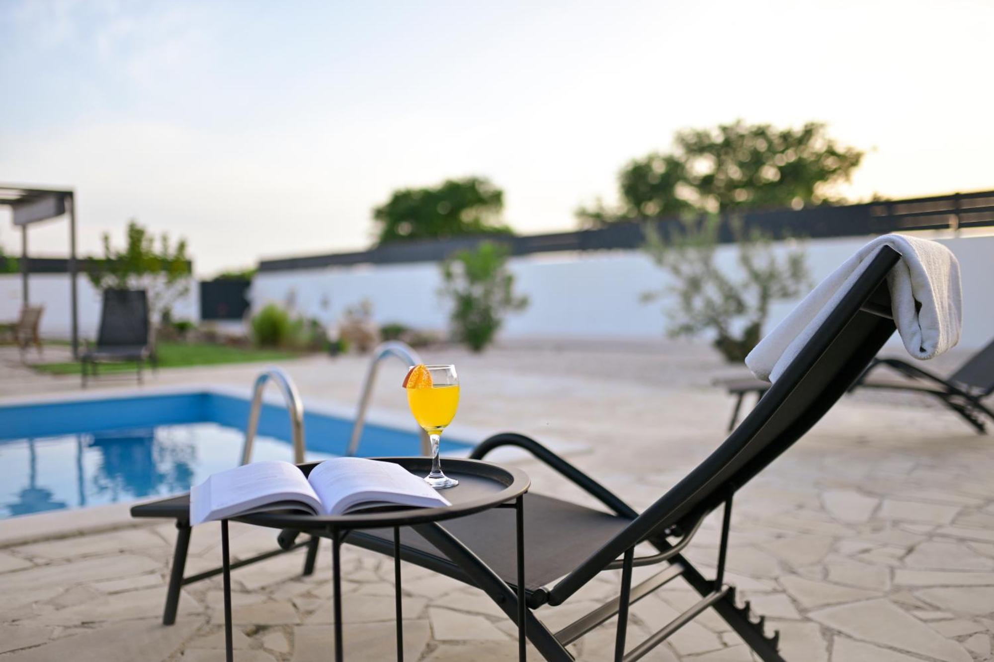 Apartment Amelie - With Pool And Sauna! Galovac  Exterior foto