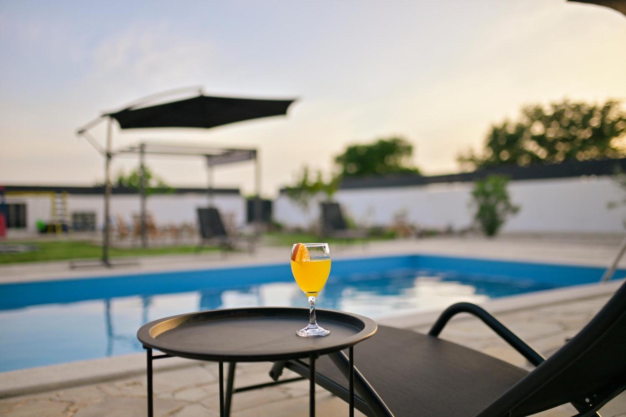 Apartment Amelie - With Pool And Sauna! Galovac  Exterior foto